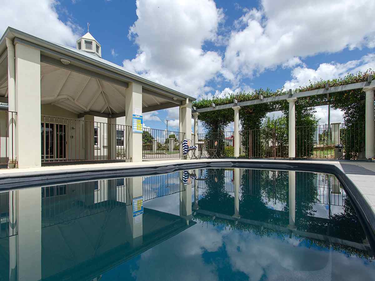 Pool at Coachman’s Inn Warwick